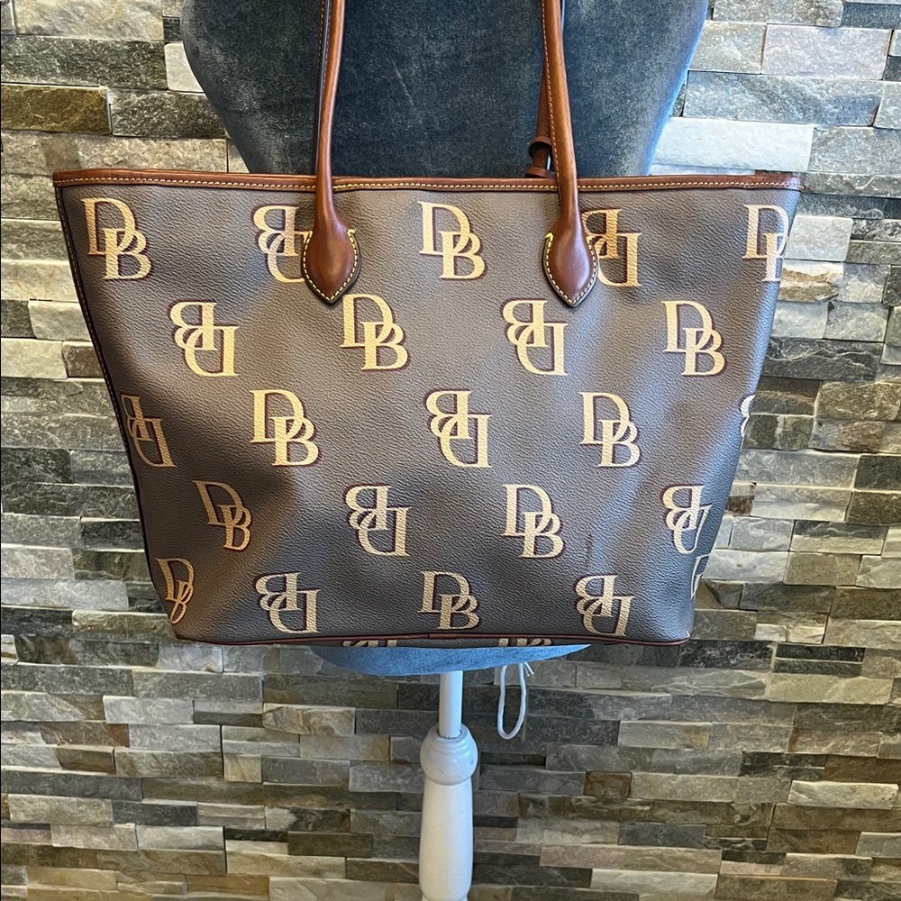 Dooney & Bourke Elegant Brown and Tan woman’s - Picture 2 of 16
